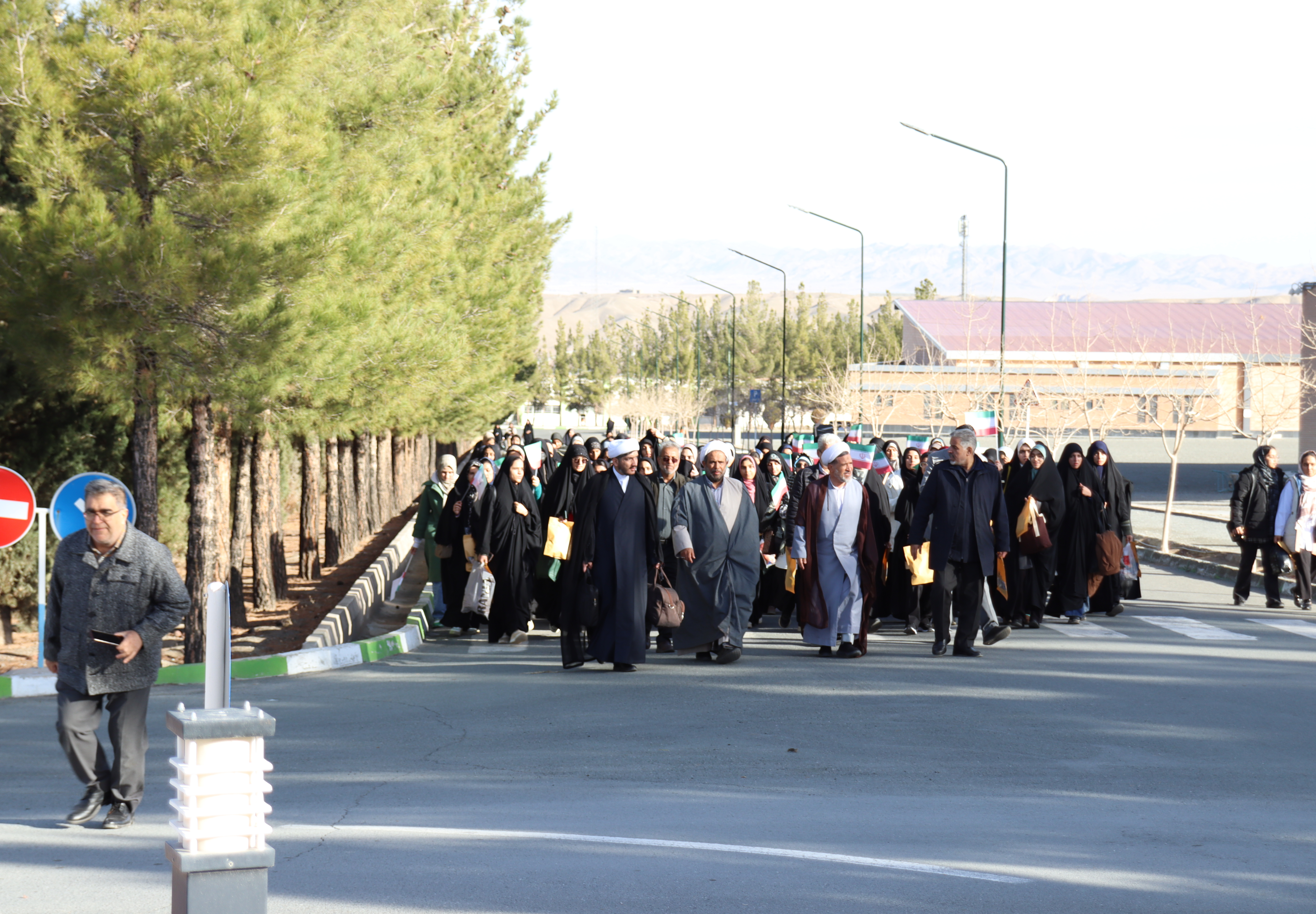 اعزام ۱۲۰ دانشجوی دختر دانشگاه بیرجند به اردوی راهیان