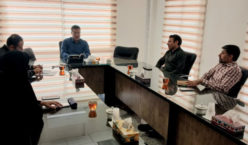 نشست صمیمی اعضای شورای صنفی کارمندان با معاون اداری و مالی دانشگاه برگزار شد